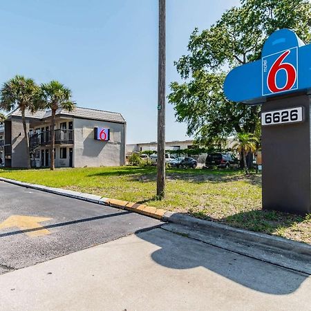 Motel 6 Tampa Near Fairgrounds - Casino エクステリア 写真
